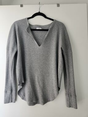 Tna Gray V‑Neck Waffle Knit Sweater